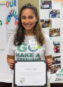 Rafaela Lopes with her award