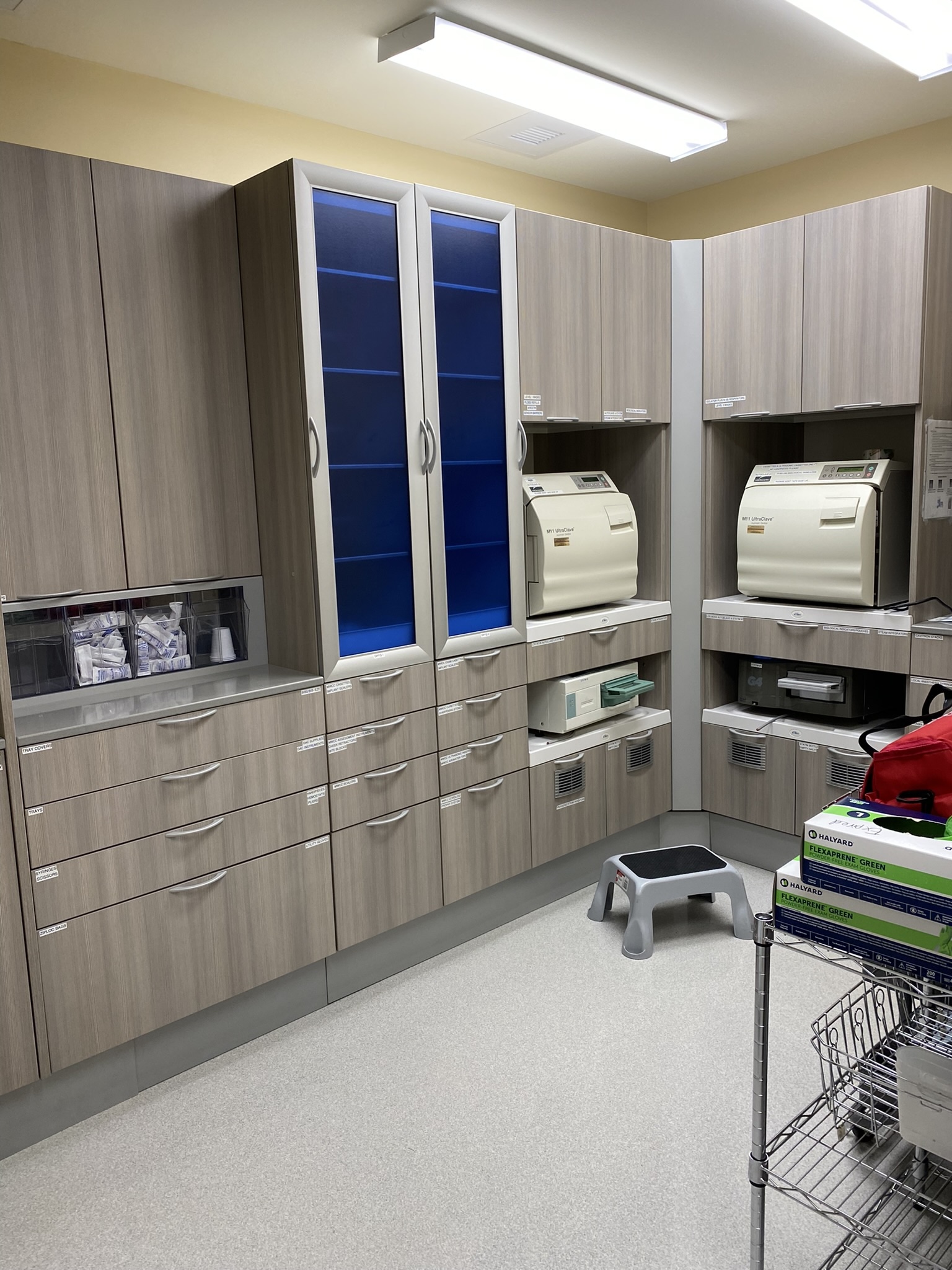 Dental-Clinic-Tool-Storage