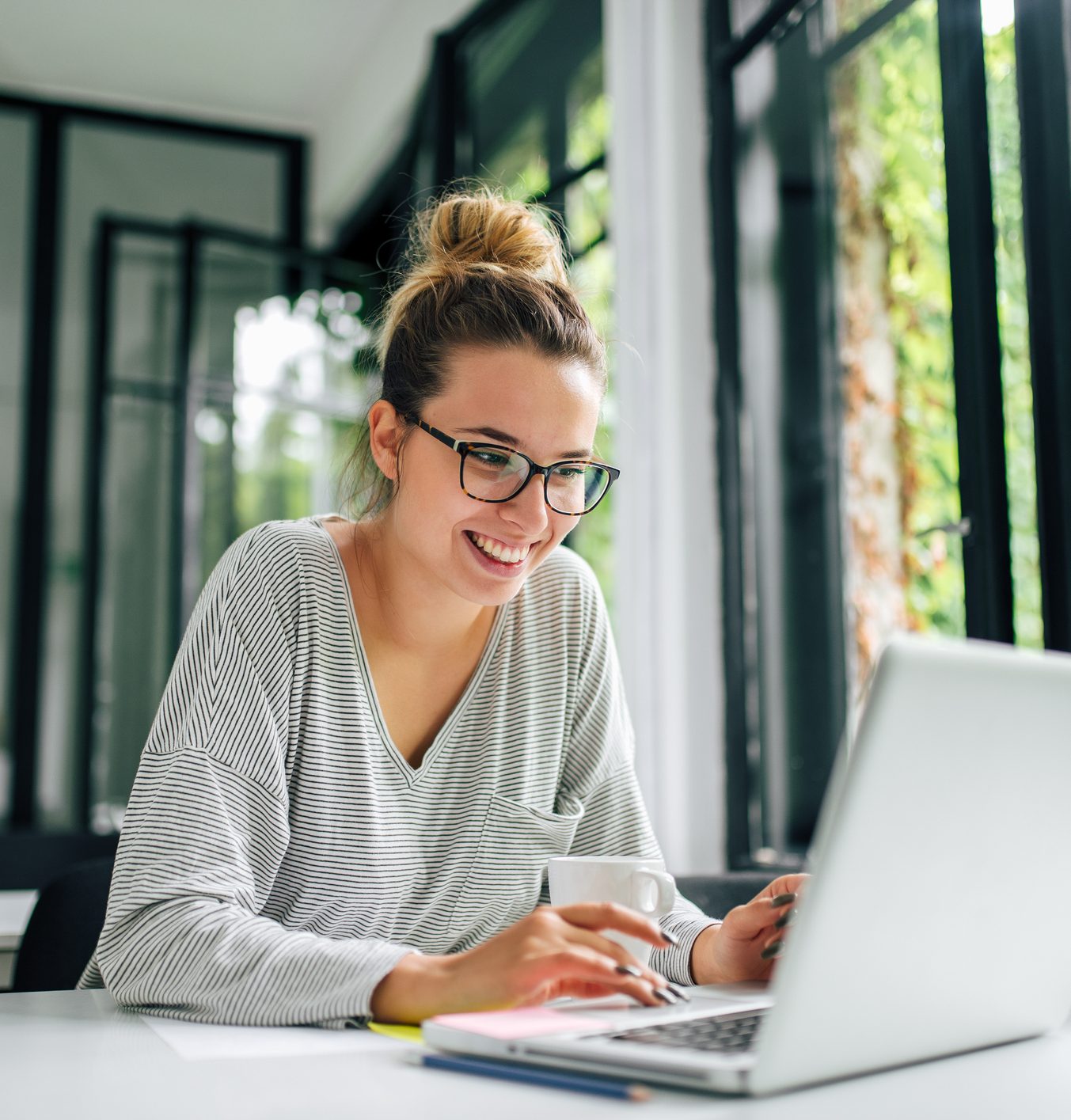 Girl in casual clothing using laptop.
