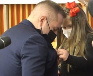 Mike Flood Pinning by Daughter