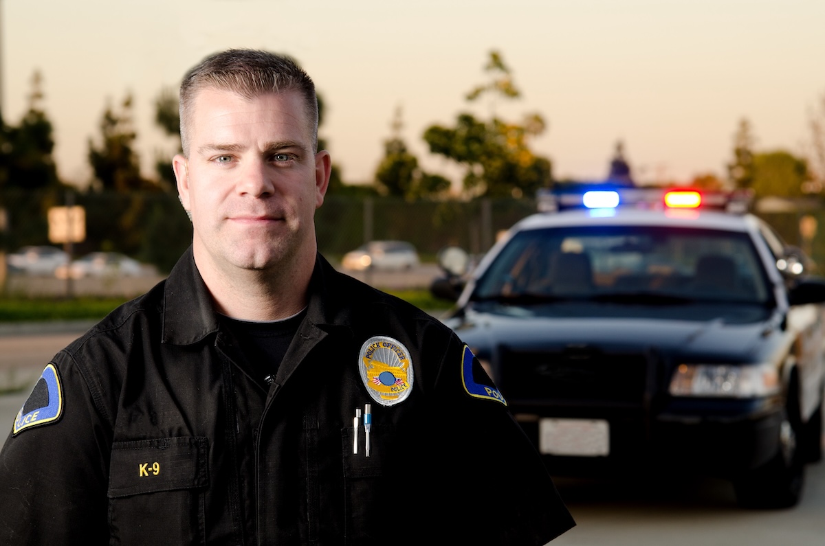 Smiling-police-officer2