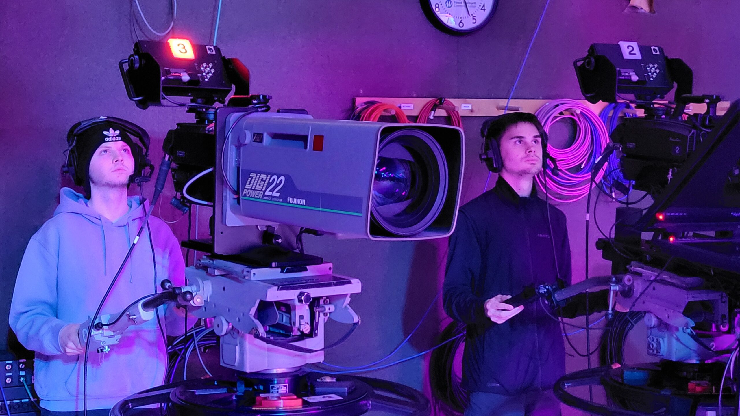 Studio B Cameras Band 2026