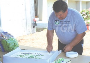 Steve Washkavich cutting his retirement cake